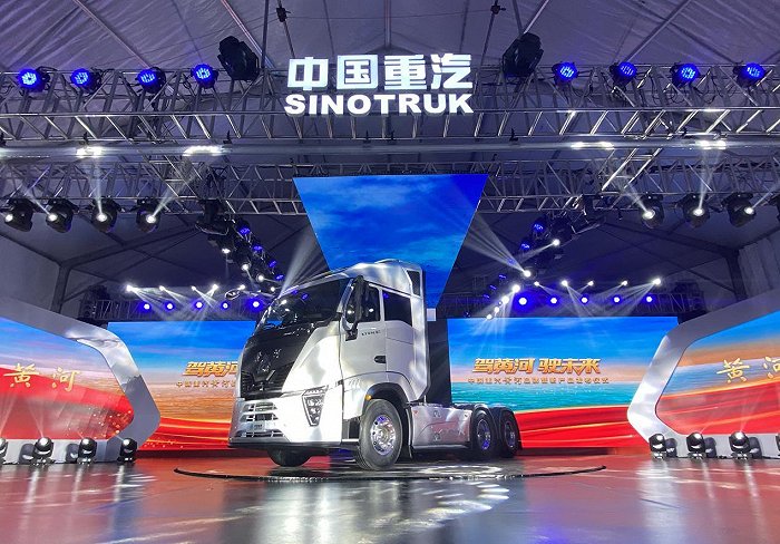 CNHTC Internet-connected New Energy Heavy-duty Truck Goes off Assembly Line