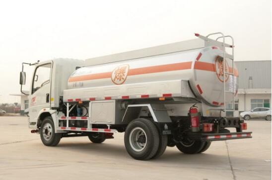 sinotruk howo 4x2 light refuel truck 3ton for sale small fuel truck