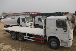 SINOTRUK howo 20ft container carry flatbed truck